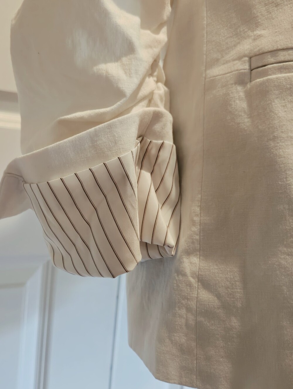 CENTRAL PARK WEST NEW YORK  NWT Blazer White Scrunched Sleeves Sz Sm - Picture 3 of 11